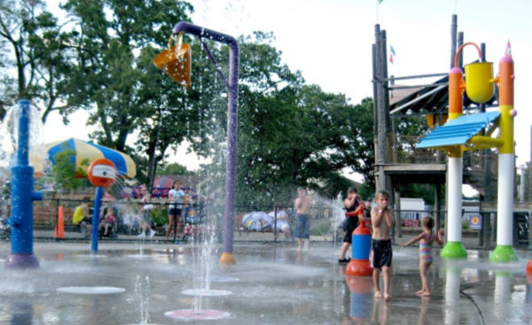Kids playing in the Splash Zone at Como Town Amusement Park in Saint Paul Minnesota