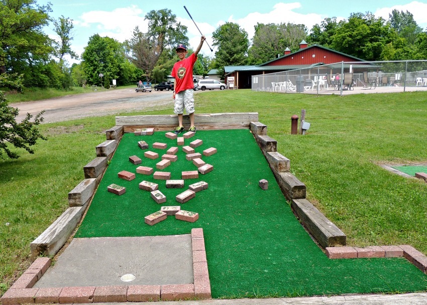 Cheap mini-golf and swimming at Wildwood RV Park & Campground