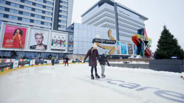 Outdoor Ice Rinks - Skate the Star at Mall of America