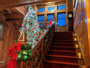 Interior of Glensheen Mansion in Duluth Minnesota decorated for Christmas, with a Christmas tree and wreath.